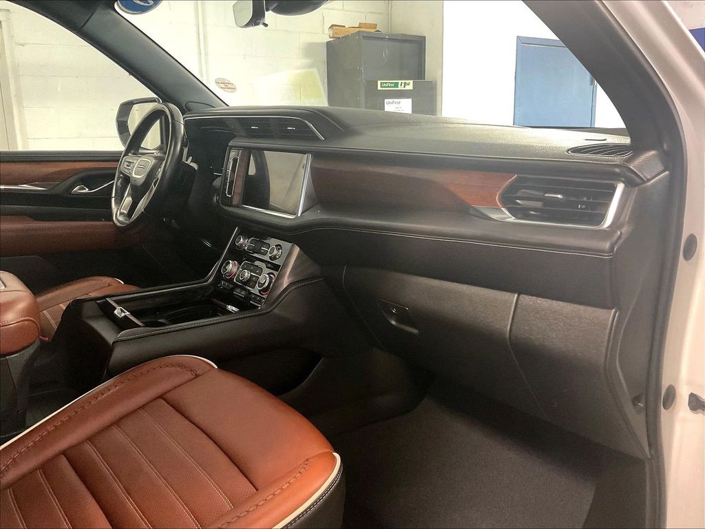 2023 GMC Yukon — photo 14