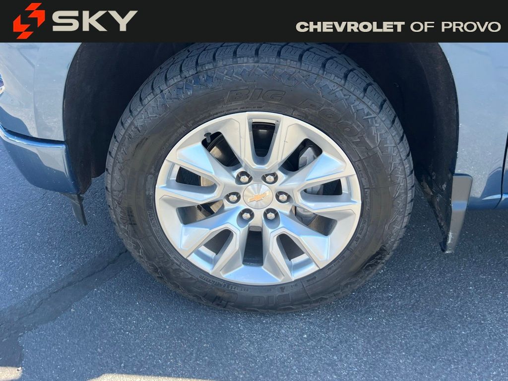 View vehicle photo 7