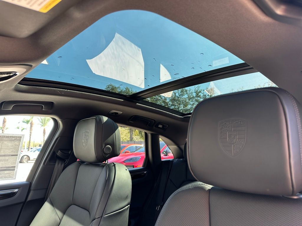 Thumbnail: 2026 Porsche Macan - 22