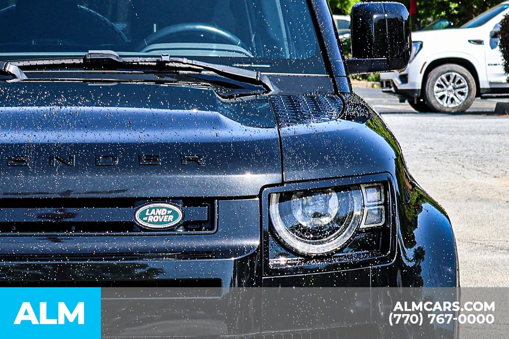 Used 2023 Black Land Rover S image 15