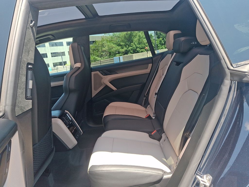 Thumbnail: 2026 Porsche Cayenne - 12