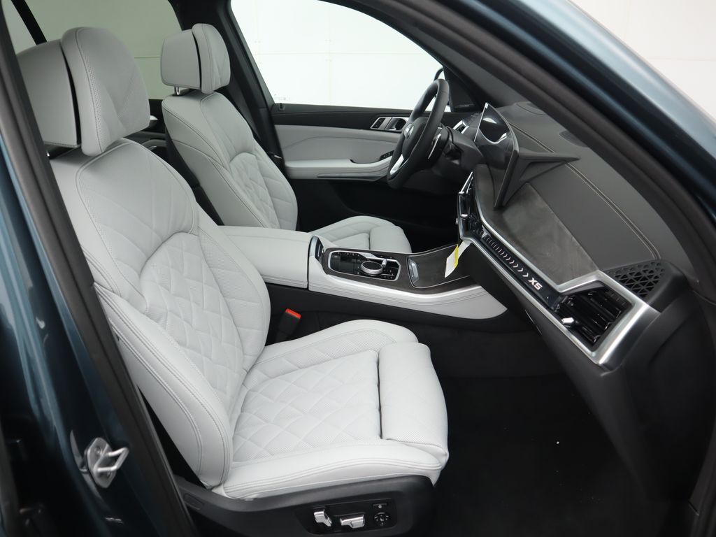 Thumbnail: 2026 BMW X5 - 21