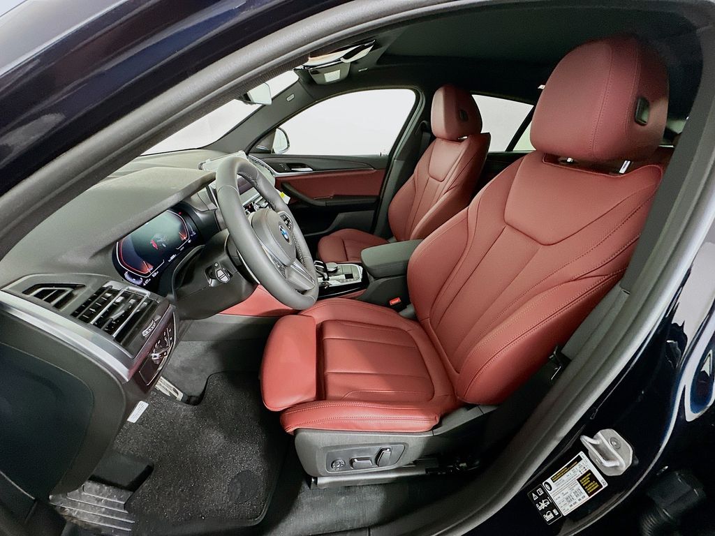 Thumbnail: 2025 BMW X4 - 16