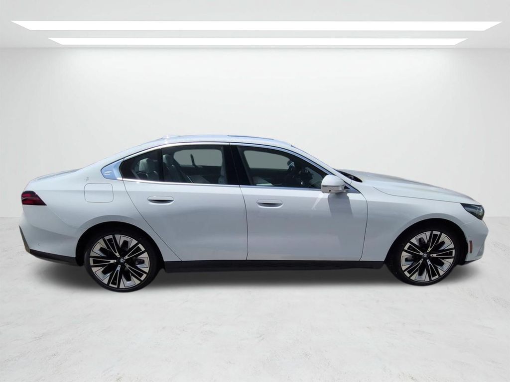 New 2027 White BMW 530i image 3