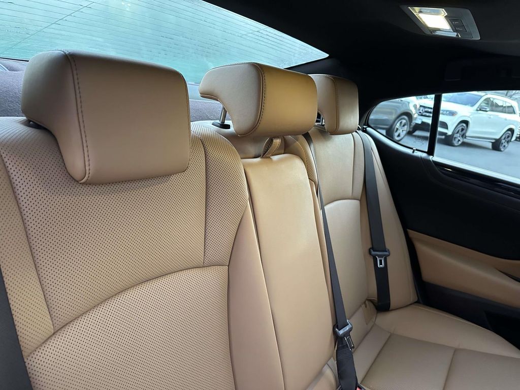 Thumbnail: 2021 Lexus ES - 26