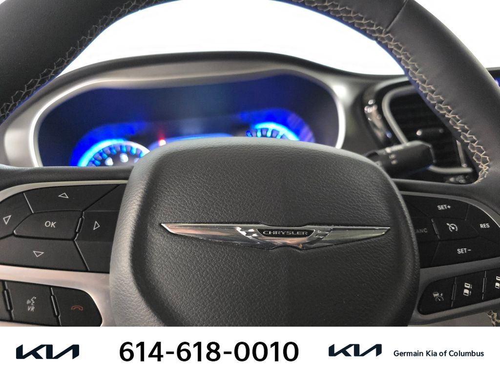Used 2022 Gray Chrysler Touring L image 21