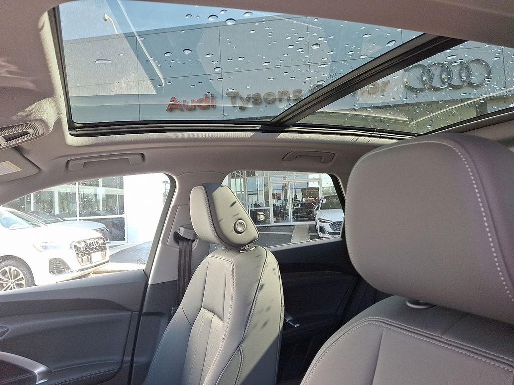 Thumbnail: 2026 Audi Q5 - 11