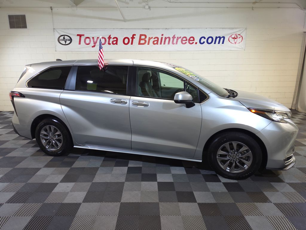 2023 Toyota Sienna XLE