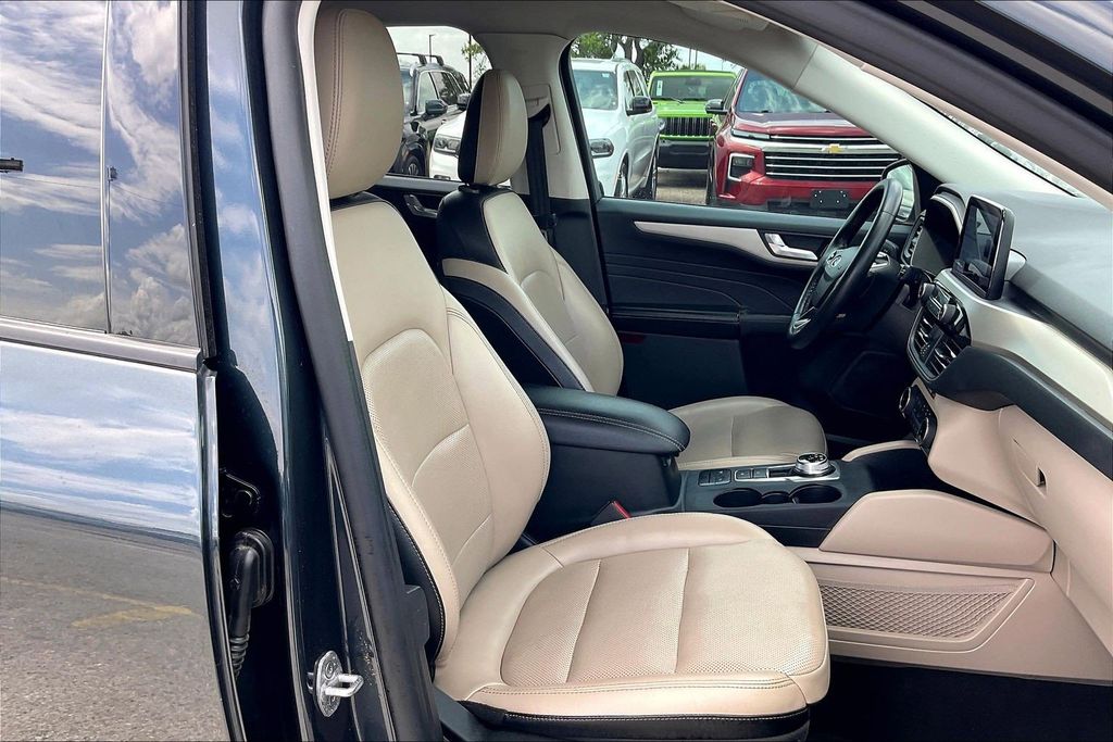 Used 2022 Ford Escape SEL 4D Sport Utility