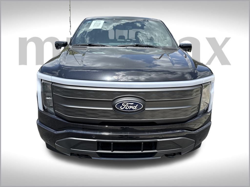 2025 Ford F-150 Lightning Lariat photo 11