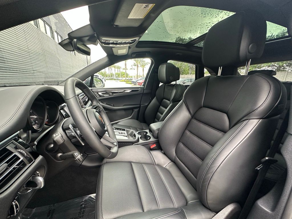 Thumbnail: 2026 Porsche Macan - 5