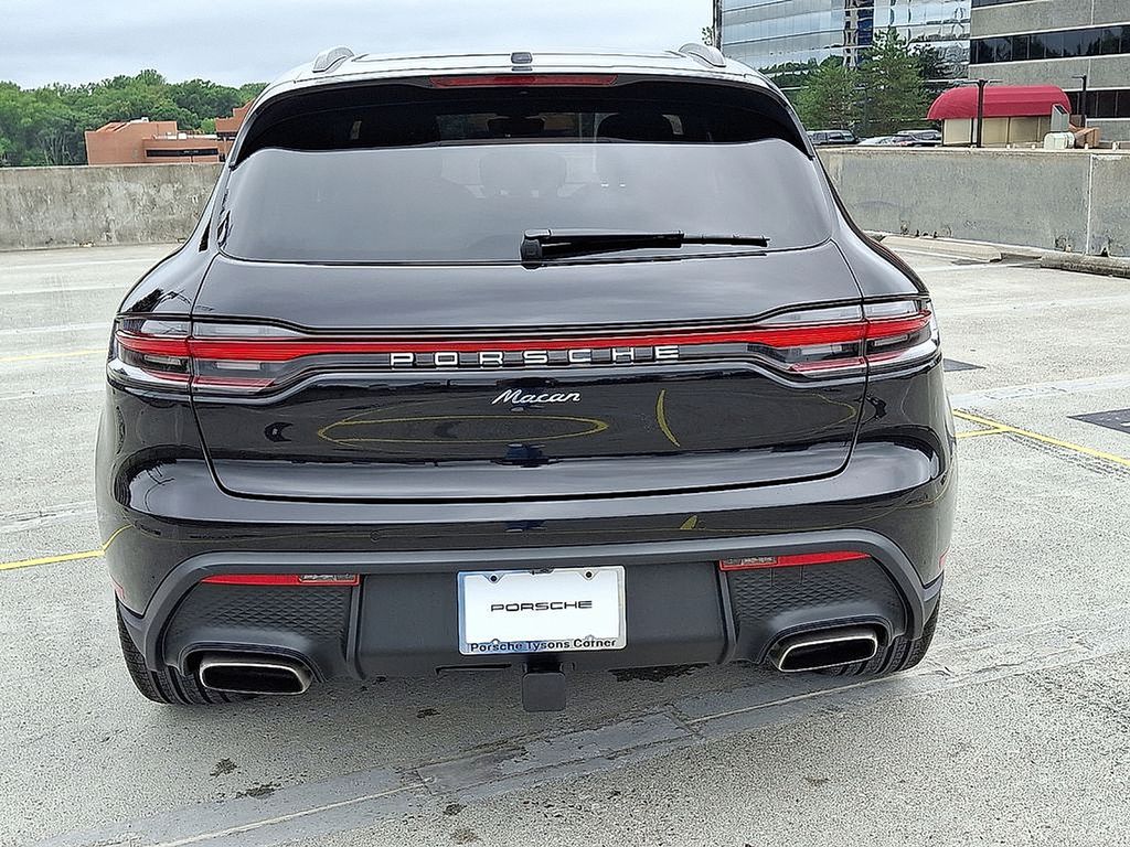 Thumbnail: 2025 Porsche Macan - 9