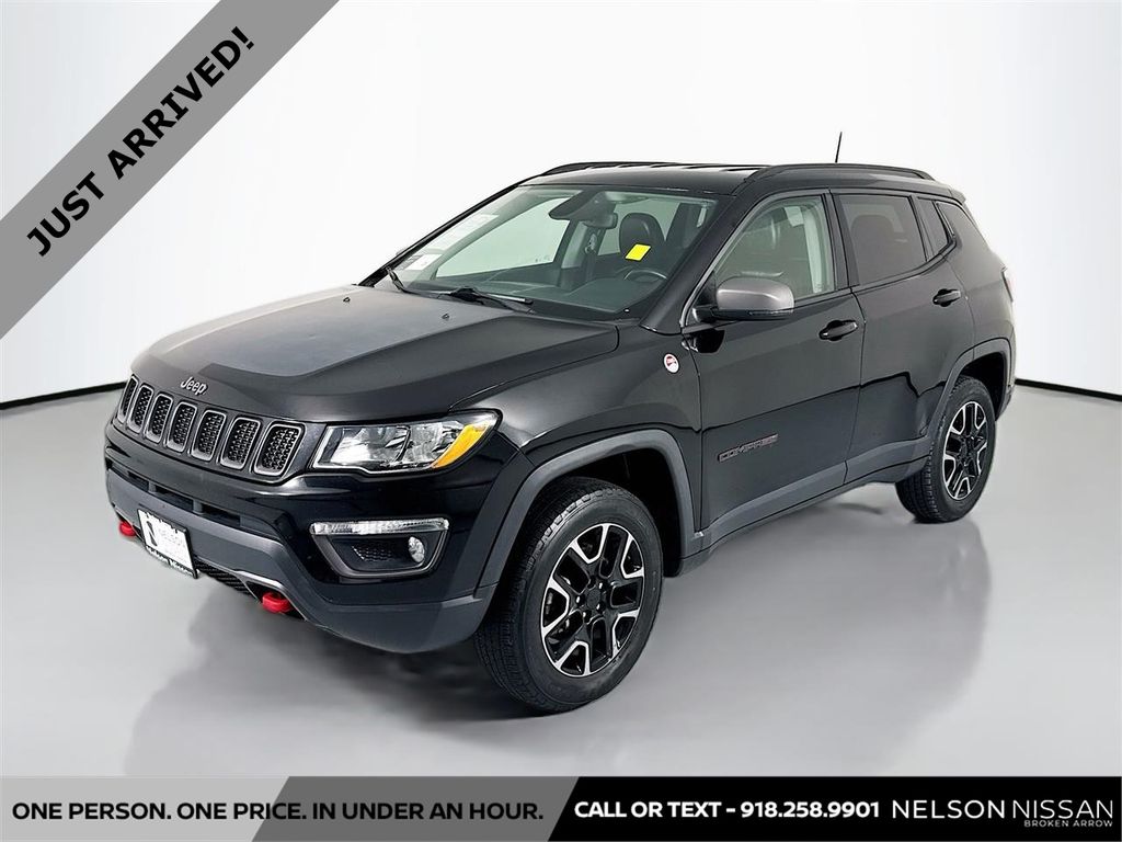 Diamond Black Crystal Pearlcoat 2019 Jeep Compass Trailhawk 4WD SUV / Crossover Four-Wheel Drive 9-Speed Automatic