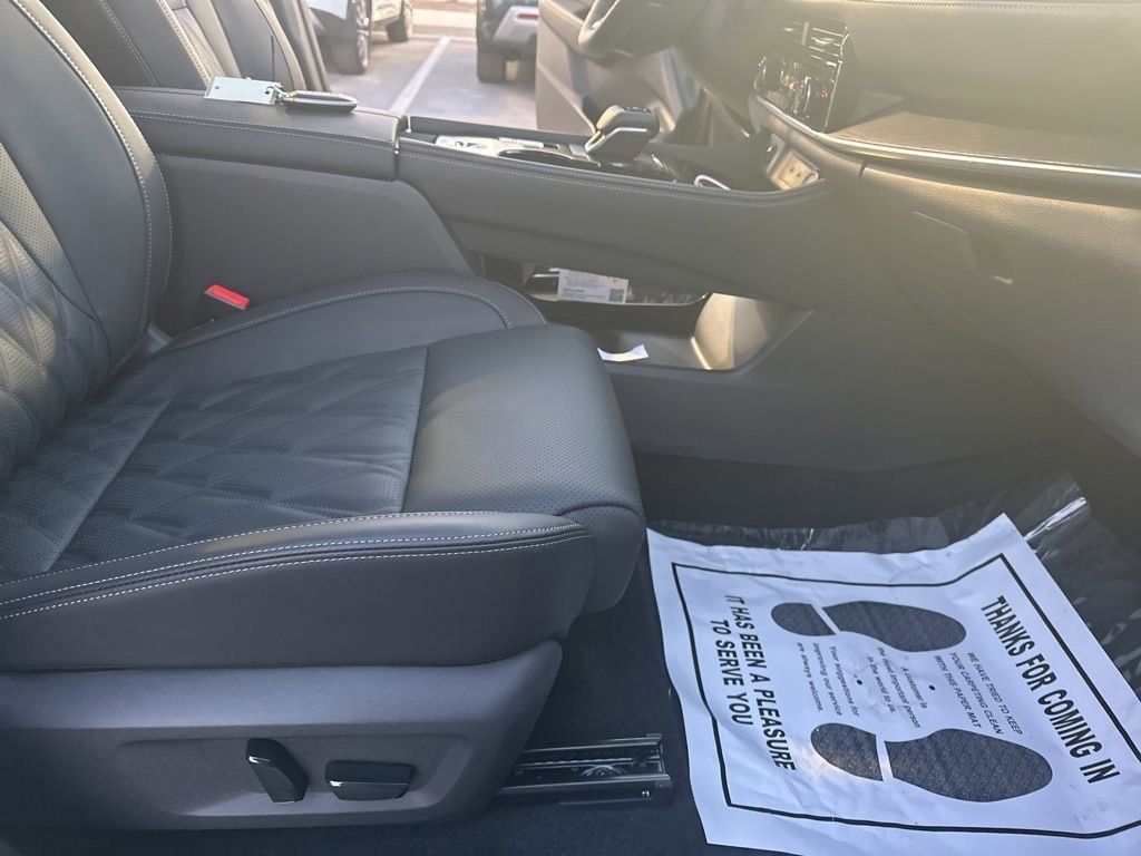 2025 Boulder Gray Pearl Nissan Rogue Platinum FWD SUV