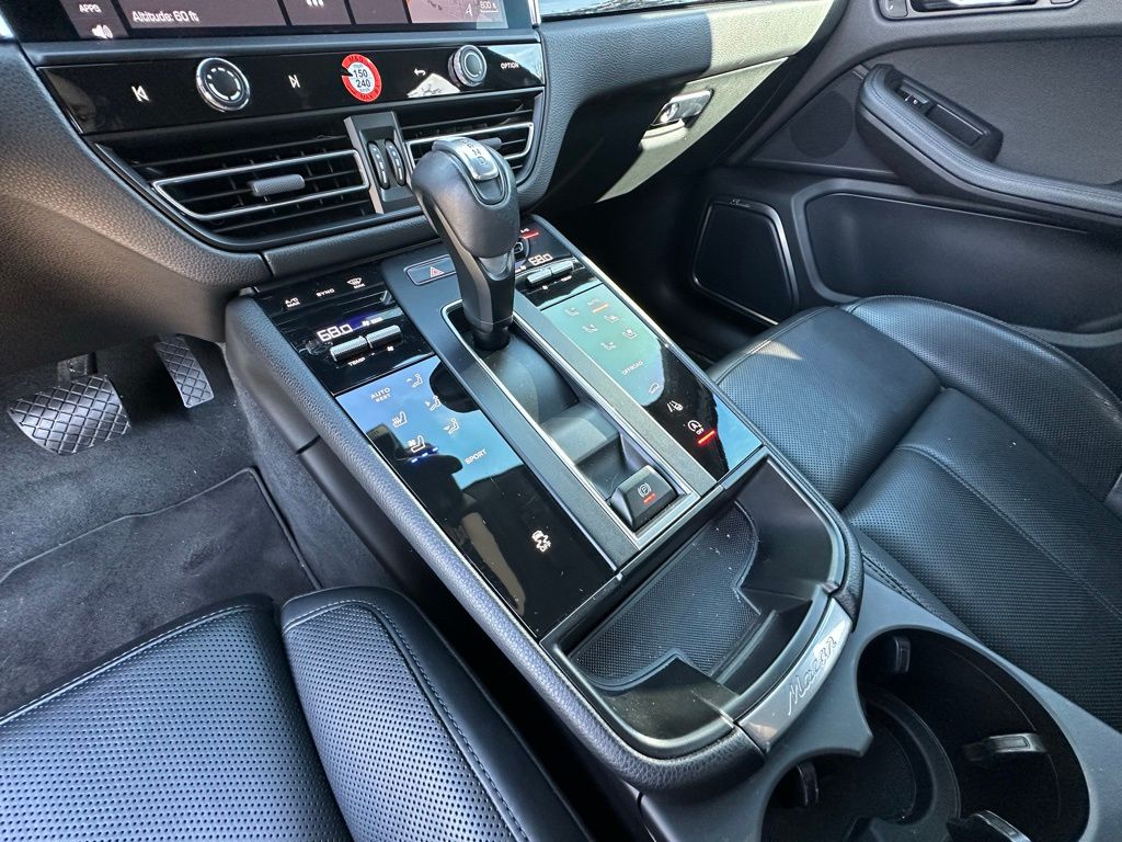 Thumbnail: 2023 Porsche Macan - 26