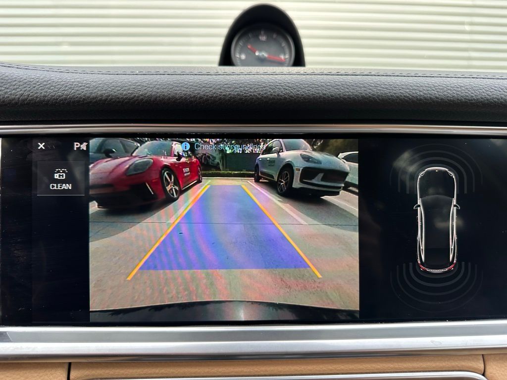 Thumbnail: 2018 Porsche Panamera - 30