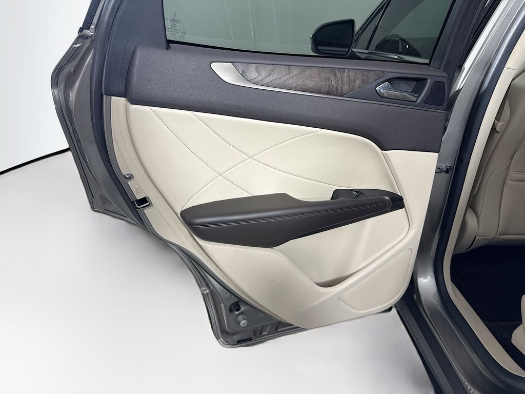 Thumbnail: 2017 Lincoln MKC - 27