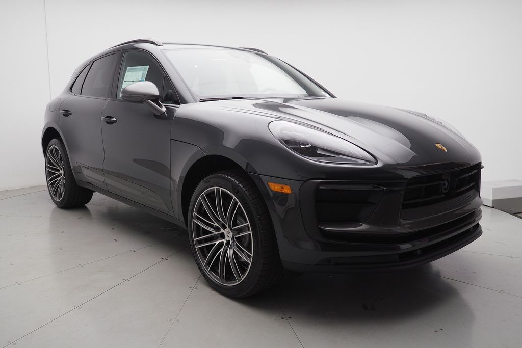 Thumbnail: 2026 Porsche Macan - 3