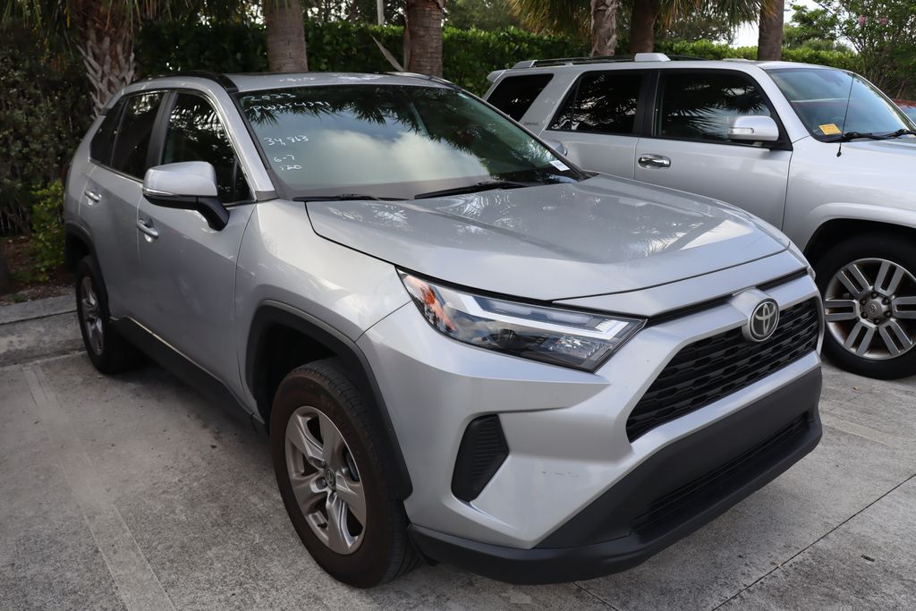 2023 Toyota RAV4 XLE 6