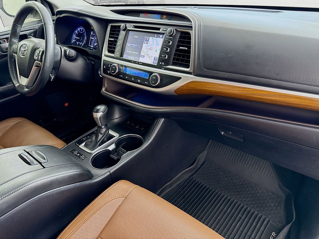 Thumbnail: 2019 Toyota Highlander - 30
