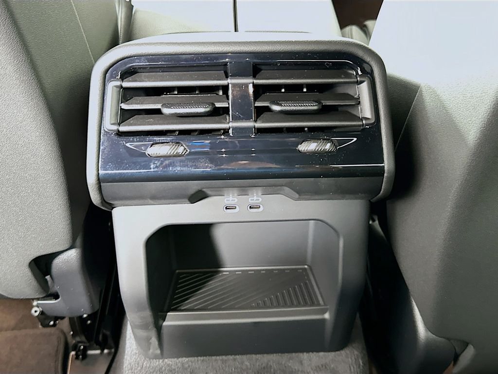 Thumbnail: 2026 BMW 5 Series - 18