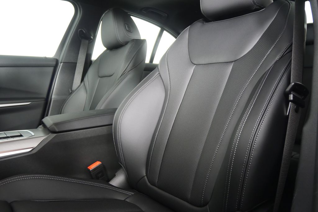 Thumbnail: 2026 BMW 3 Series - 12