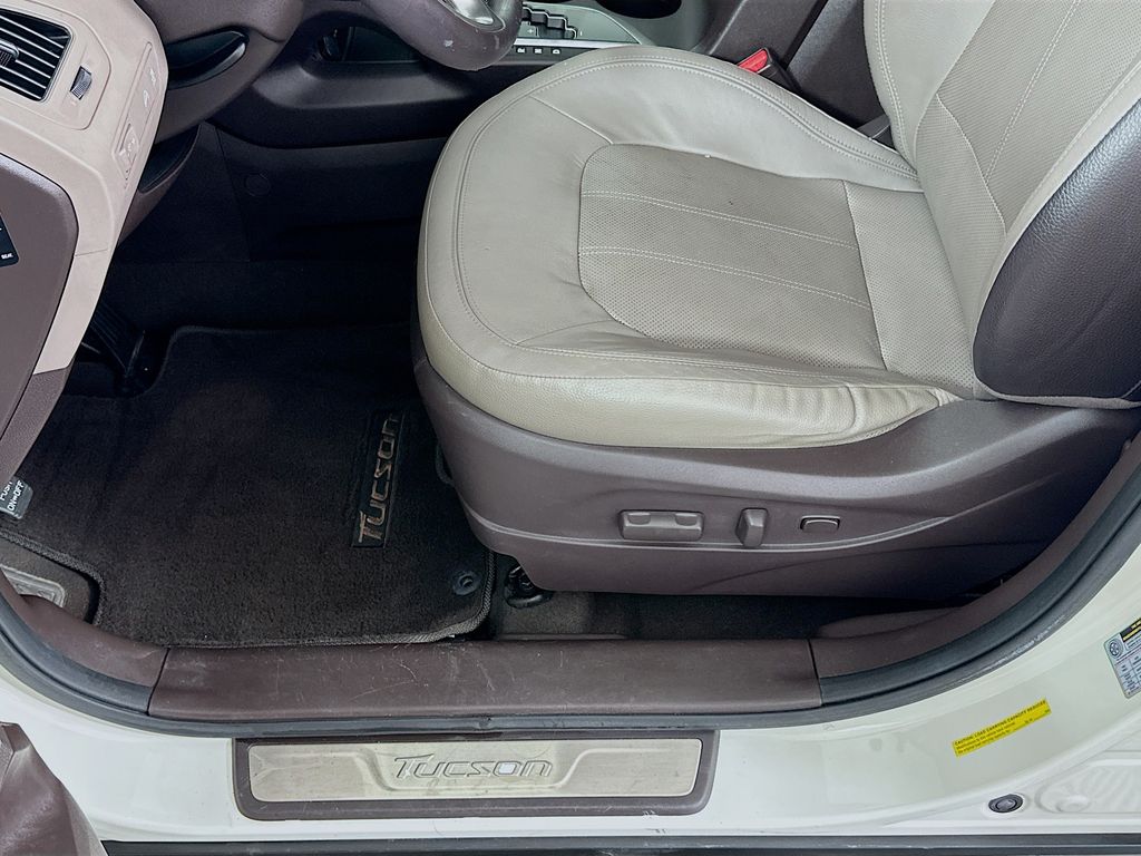 Thumbnail: 2012 Hyundai Tucson - 18