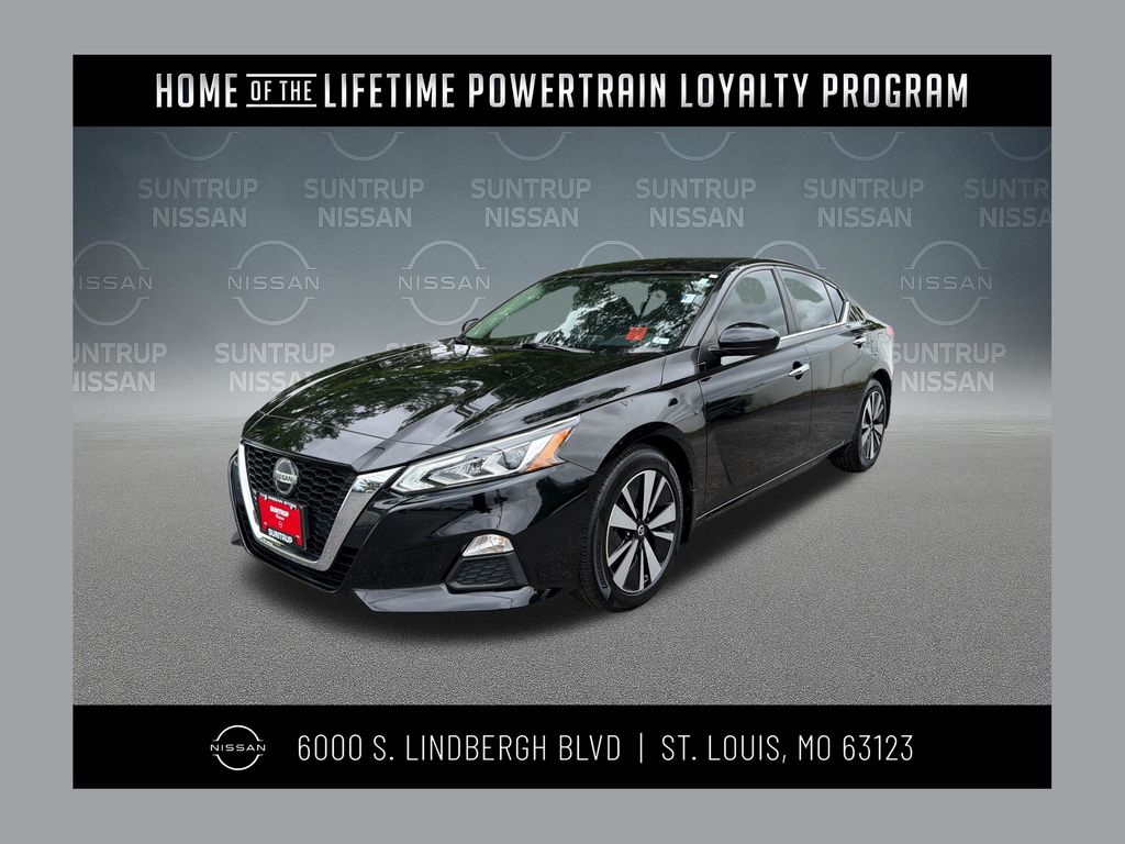 Super Black Clearcoat 2022 Nissan Altima Sedan Front-Wheel Drive Continuously Variable Transmission