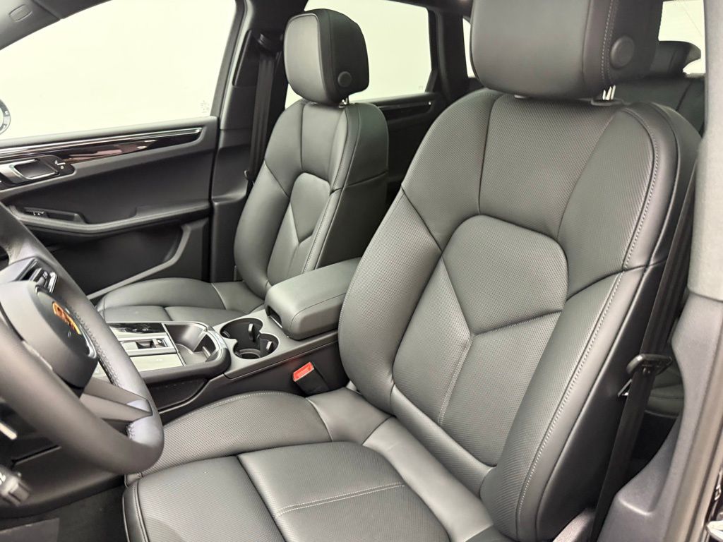 Thumbnail: 2026 Porsche Panamera - 7