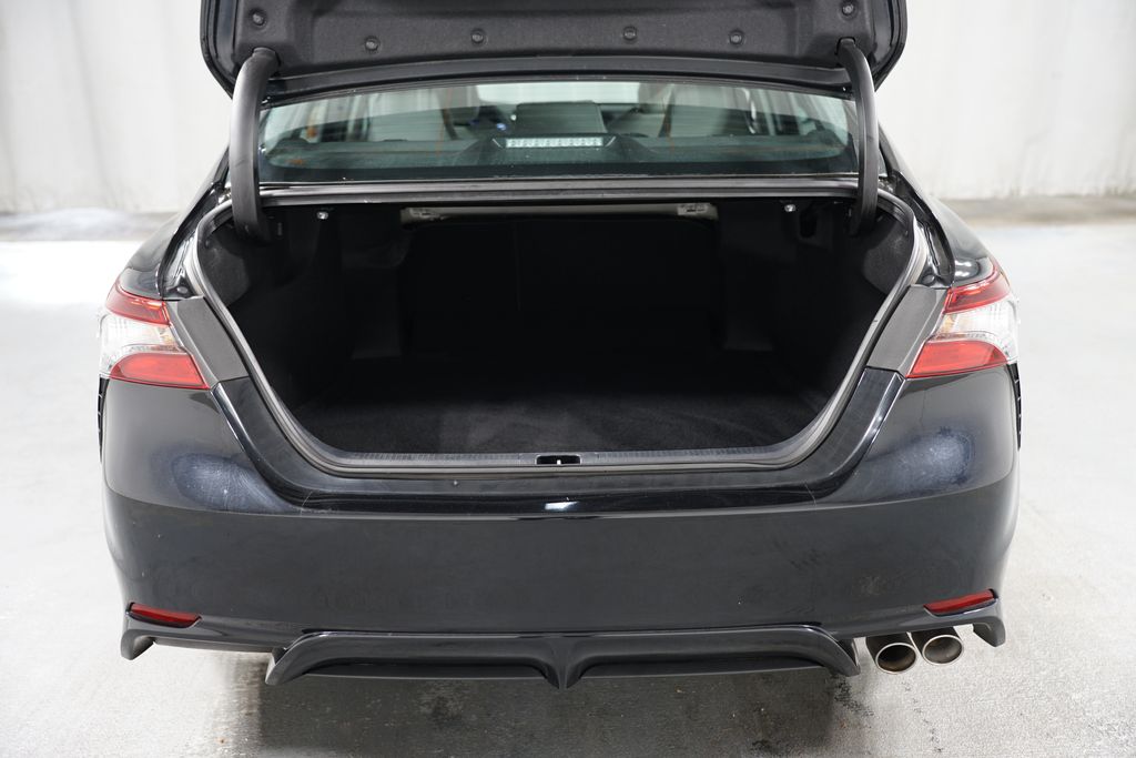 2023 Toyota Camry SE 32
