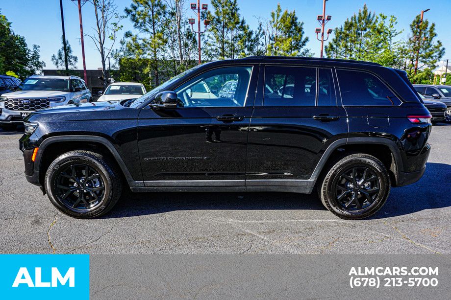 Used 2025 Black Jeep Altitude image 7