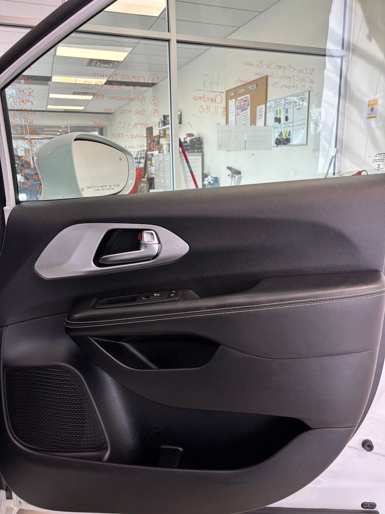 Used 2021 Chrysler Pacifica Van