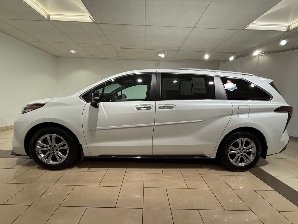 Thumbnail: 2023 Toyota Sienna - 2