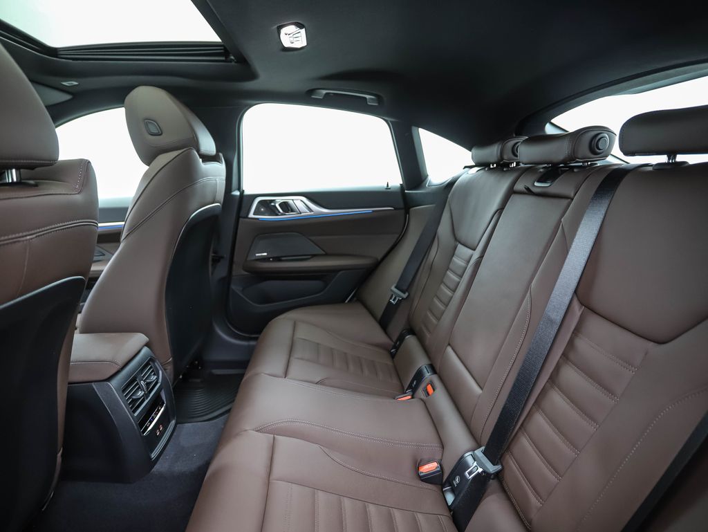 Thumbnail: 2026 BMW i4 - 22