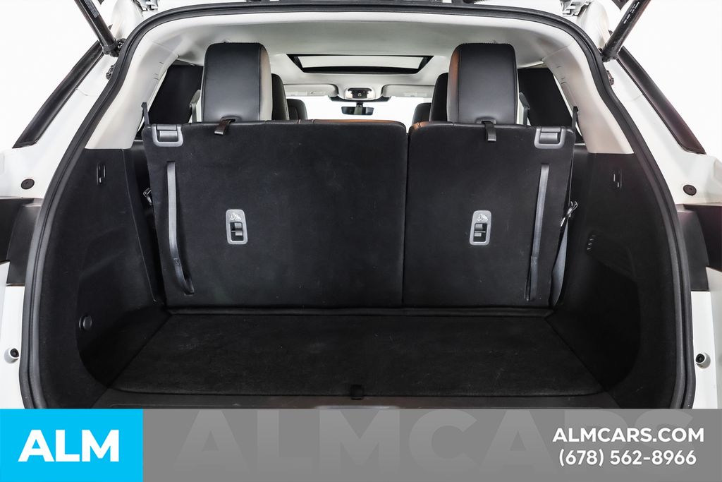 Used 2024 White INFINITI LUXE image 22
