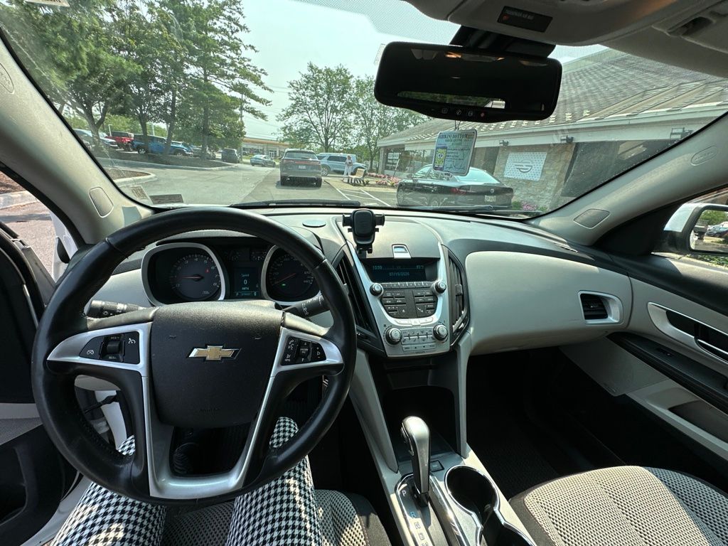 Used 2011 White Chevrolet LT image 7