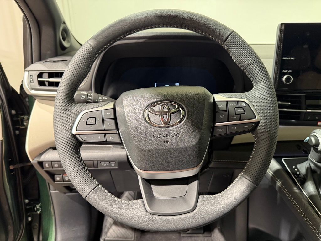 Thumbnail: 2026 Toyota Sienna - 25