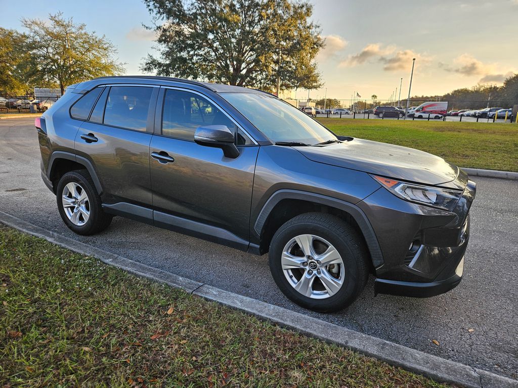 2021 Toyota RAV4 XLE 7