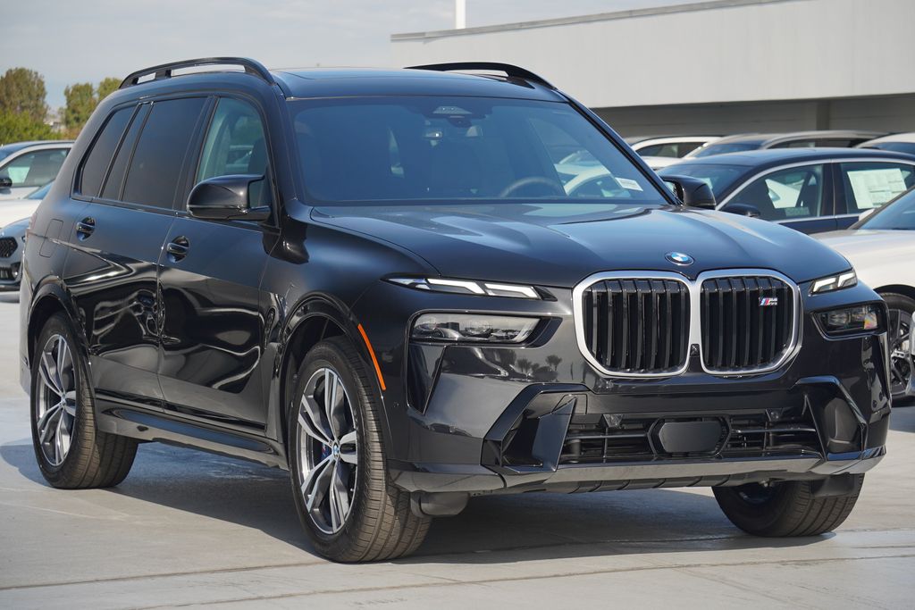 2025 BMW X7 M60i 2