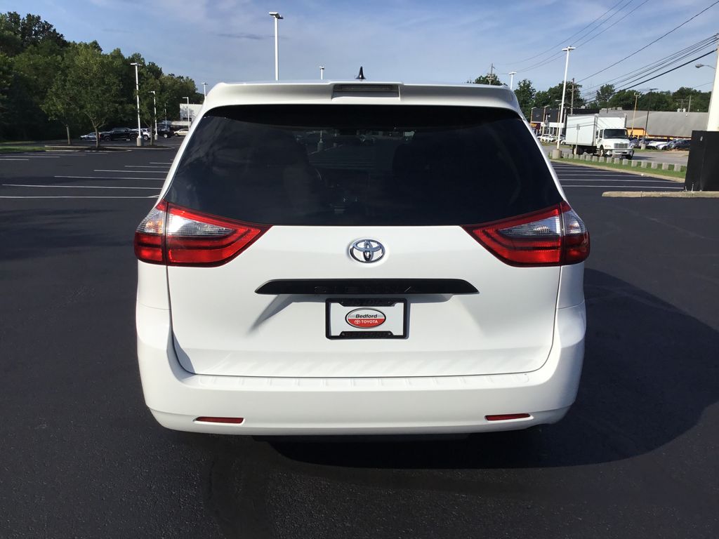 Thumbnail: 2020 Toyota Sienna - 4