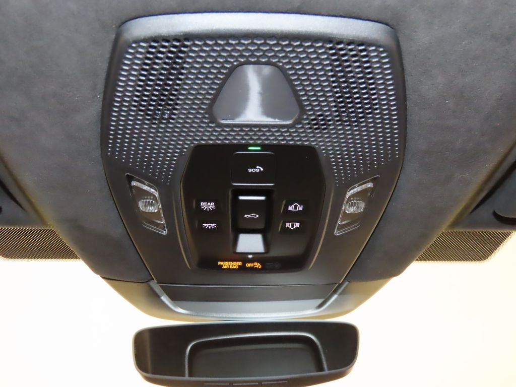 Thumbnail: 2025 Porsche Macan - 32