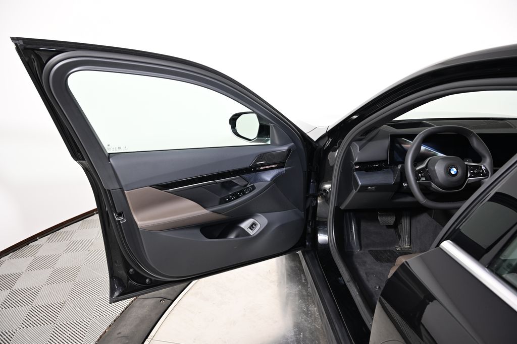 Thumbnail: 2026 BMW 5 Series - 21