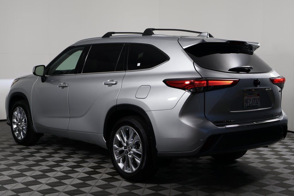 Thumbnail: 2023 Toyota Highlander - 6