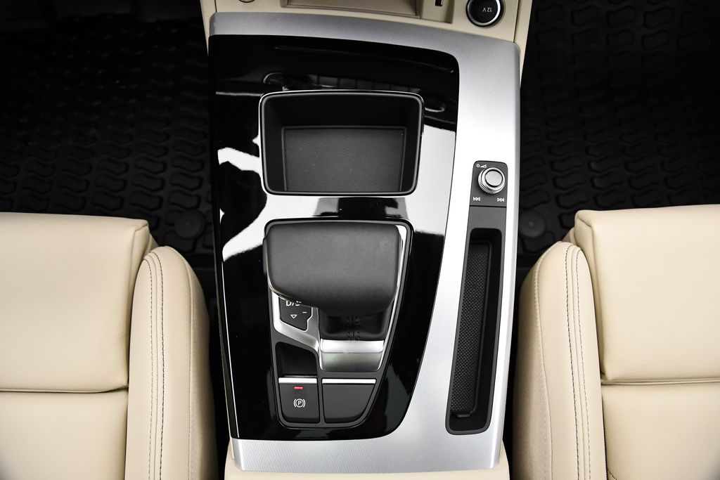Thumbnail: 2025 Audi Q5 - 32