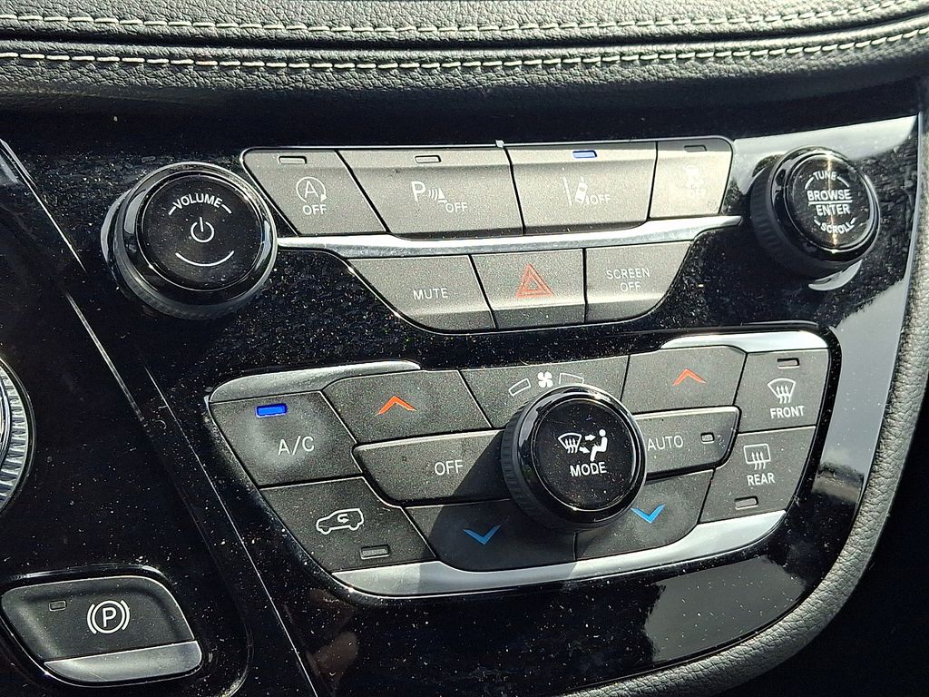 2022 Chrysler Pacifica Touring Black at South Hills CDJR