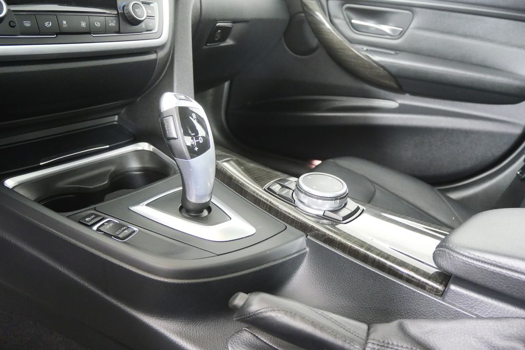 Thumbnail: 2015 BMW 3 Series - 24
