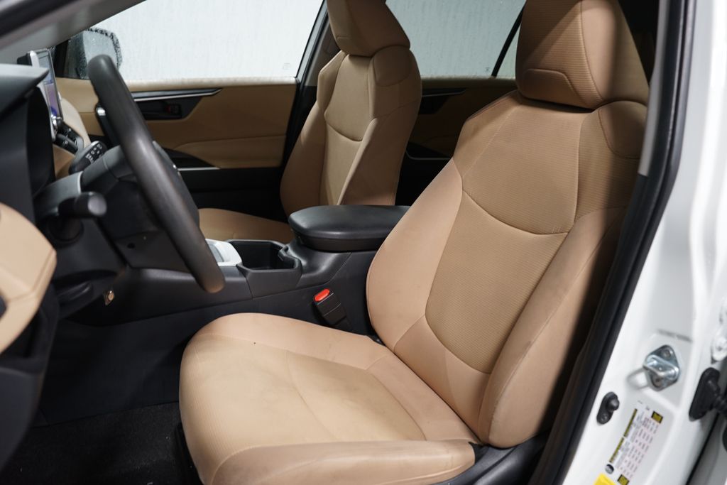 Thumbnail: 2025 Toyota RAV4 - 6