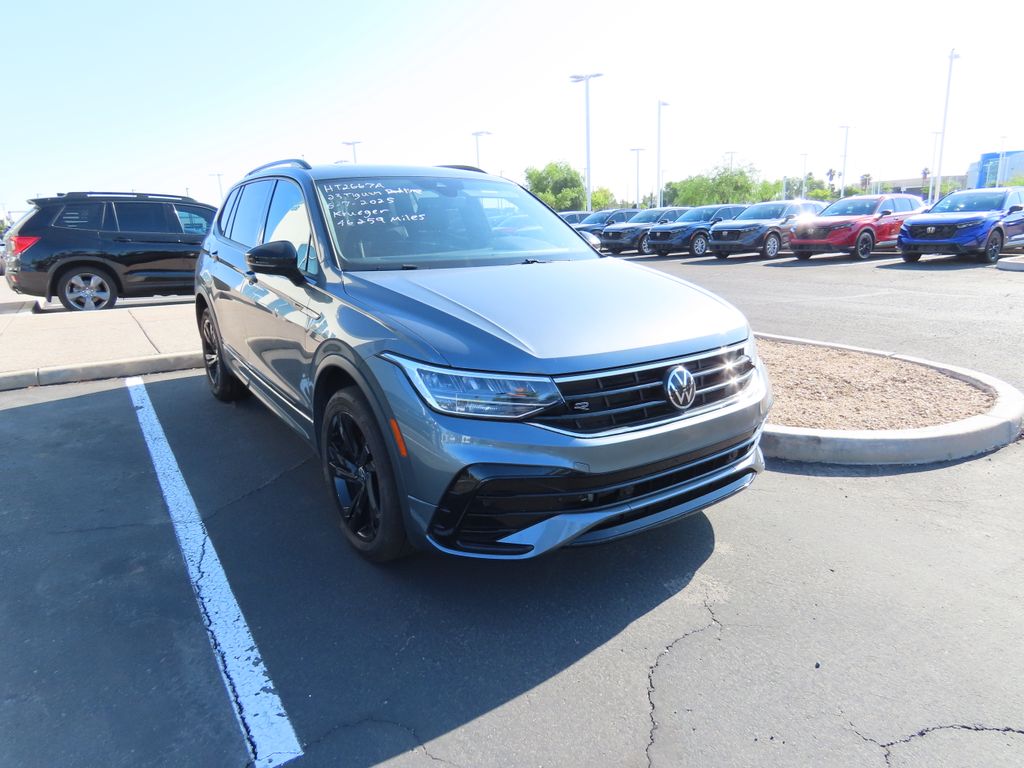 2023 Volkswagen Tiguan SE R-Line Black 3