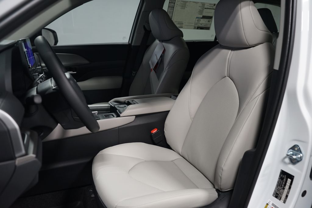 Thumbnail: 2026 Toyota Grand Highlander - 26