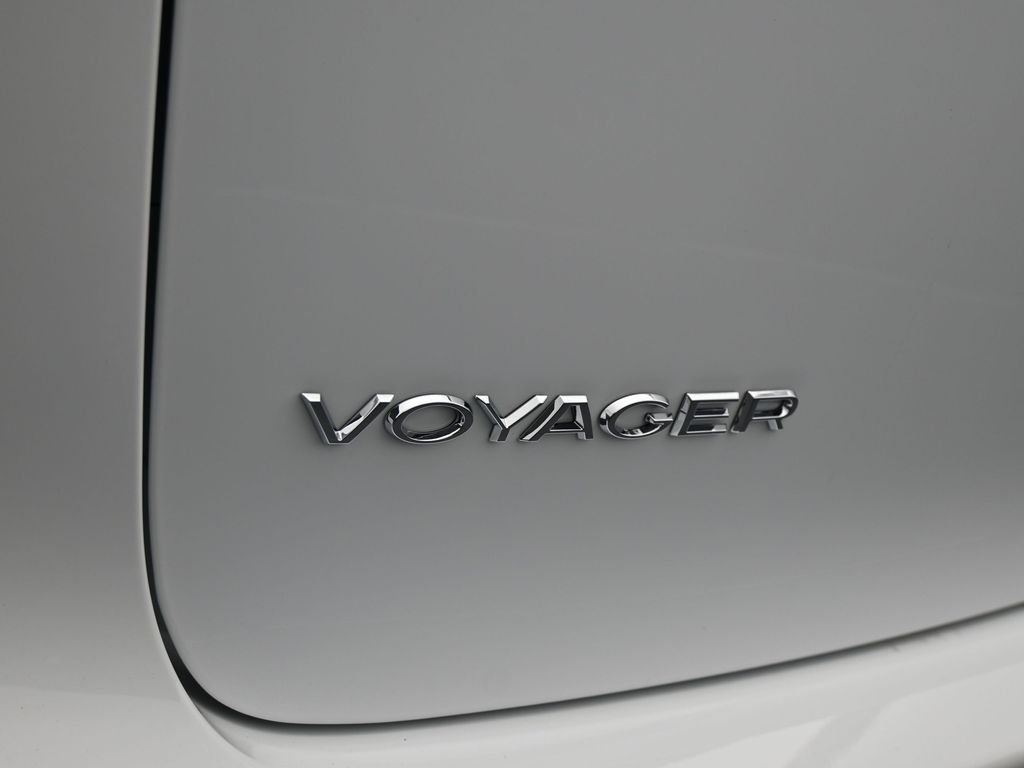 Used 2026 Bright White Clearcoat Chrysler LX image 32